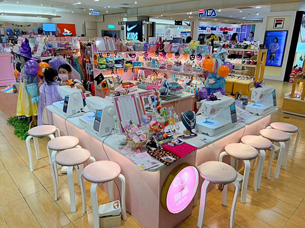台中親子DIY【知品兒童縫紉】帶孩子來動手做包包 自己搭配超有成就感 每個月都有不同主題包包喔 - 第3張圖