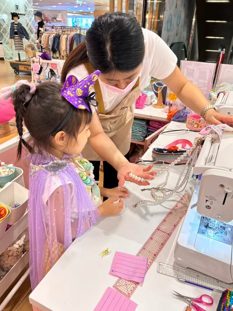 台中親子DIY【知品兒童縫紉】帶孩子來動手做包包 自己搭配超有成就感 每個月都有不同主題包包喔 - 第20張圖