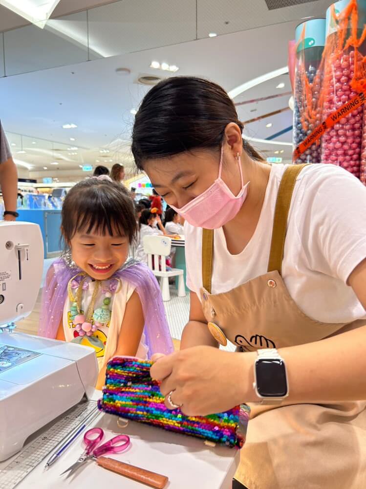 台中親子DIY【知品兒童縫紉】帶孩子來動手做包包 自己搭配超有成就感 每個月都有不同主題包包喔 - 第19張圖