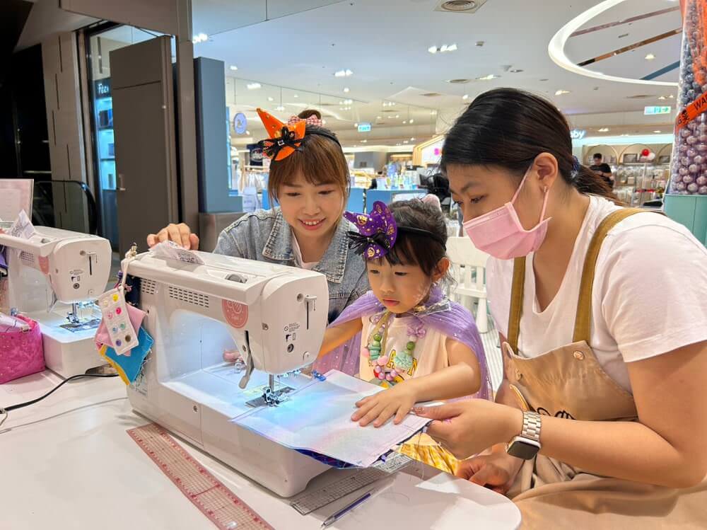 台中親子DIY【知品兒童縫紉】帶孩子來動手做包包 自己搭配超有成就感 每個月都有不同主題包包喔 - 第11張圖