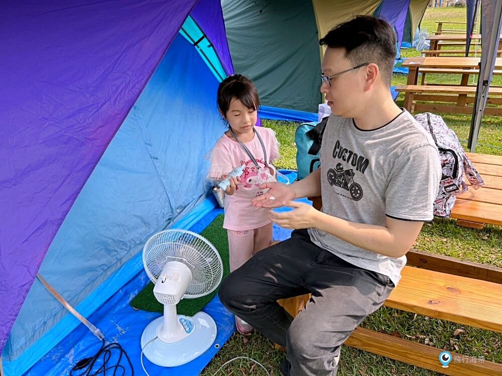 苗栗【藍鵲渡假莊園】合掌村 小木屋露營區超美麗 滑梯沙坑玩水設施 入夜更美麗
