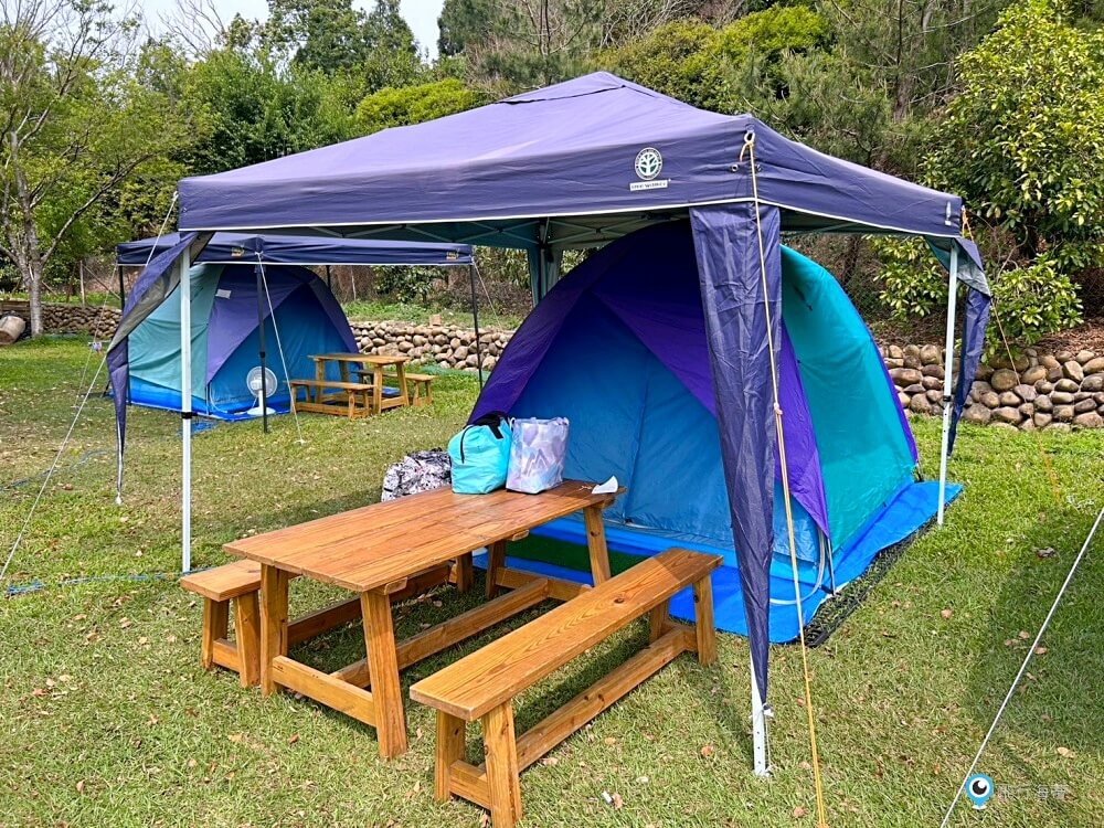 苗栗【藍鵲渡假莊園】合掌村 小木屋露營區超美麗 滑梯沙坑玩水設施 入夜更美麗