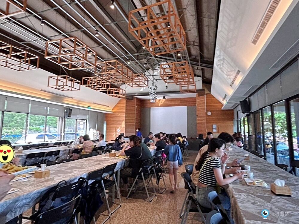 苗栗【藍鵲渡假莊園】合掌村 小木屋露營區超美麗 滑梯沙坑玩水設施 入夜更美麗