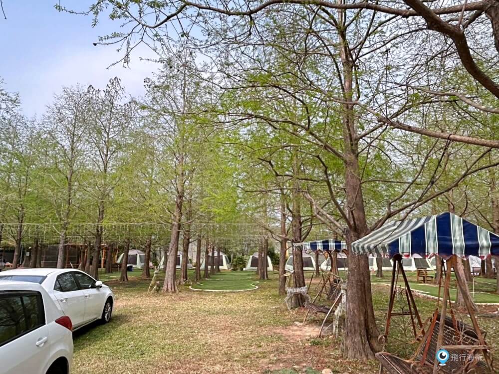 苗栗【藍鵲渡假莊園】合掌村 小木屋露營區超美麗 滑梯沙坑玩水設施 入夜更美麗