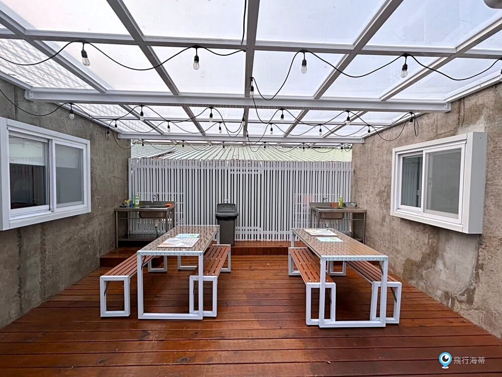 苗栗【藍鵲渡假莊園】合掌村 小木屋露營區超美麗 滑梯沙坑玩水設施 入夜更美麗