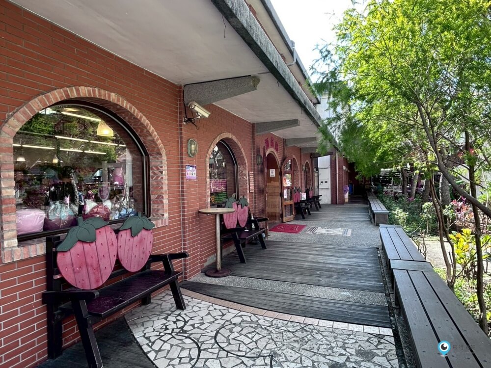 苗栗【大湖酒莊】採草莓後的完美中繼站 最愛來喝草莓果汁 拍大草莓全家福