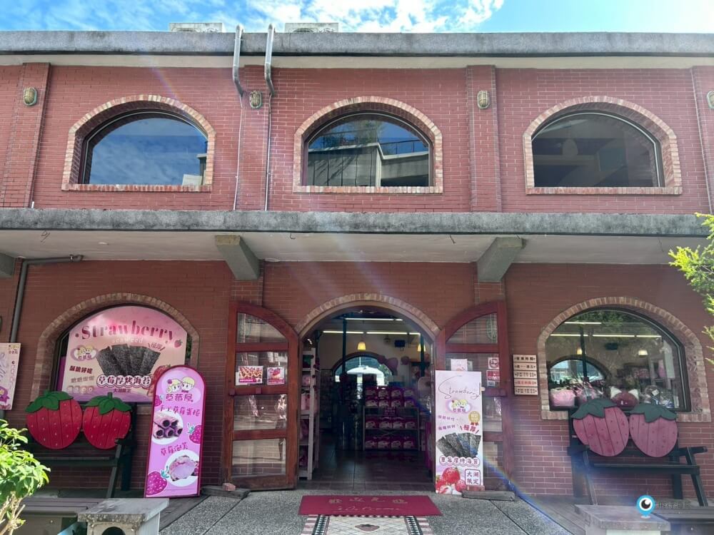 苗栗【大湖酒莊】採草莓後的完美中繼站 最愛來喝草莓果汁 拍大草莓全家福