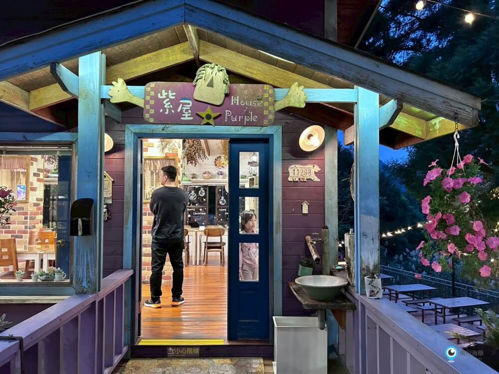 苗栗【橄欖樹咖啡民宿】走進山中秘境的鄉村小屋 轉角遇見貓咪 點燈後美到不想睡