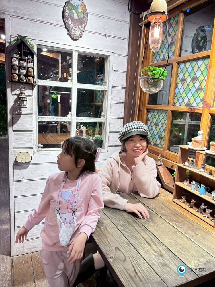 苗栗【橄欖樹咖啡民宿】走進山中秘境的鄉村小屋 轉角遇見貓咪 點燈後美到不想睡