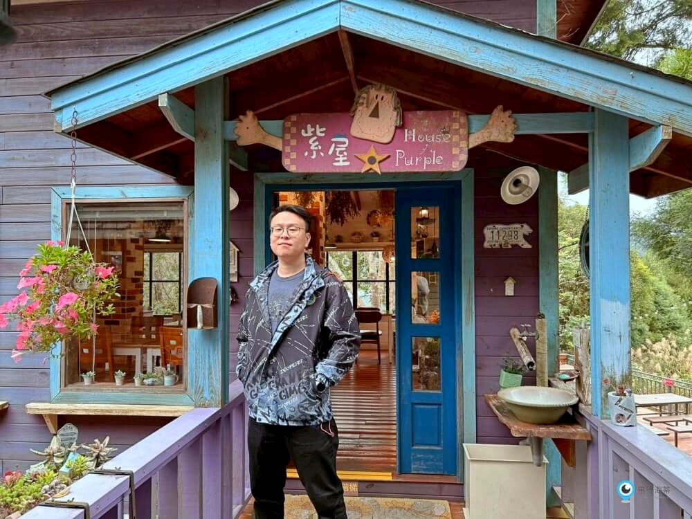 苗栗【橄欖樹咖啡民宿】走進山中秘境的鄉村小屋 轉角遇見貓咪 點燈後美到不想睡