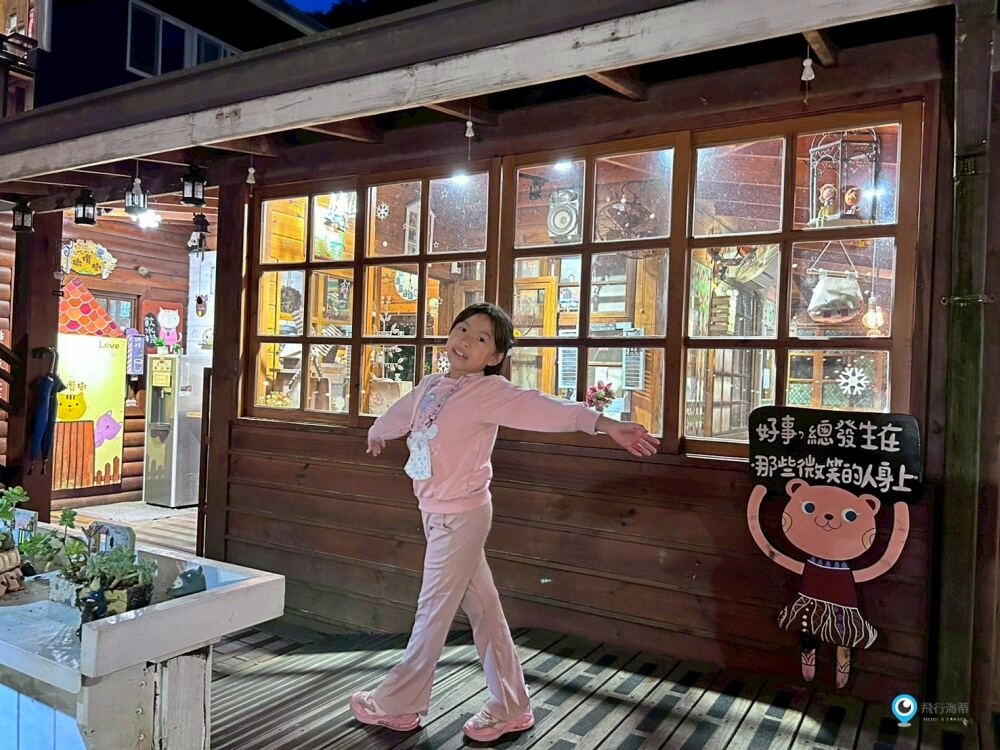 苗栗【橄欖樹咖啡民宿】走進山中秘境的鄉村小屋 轉角遇見貓咪 點燈後美到不想睡