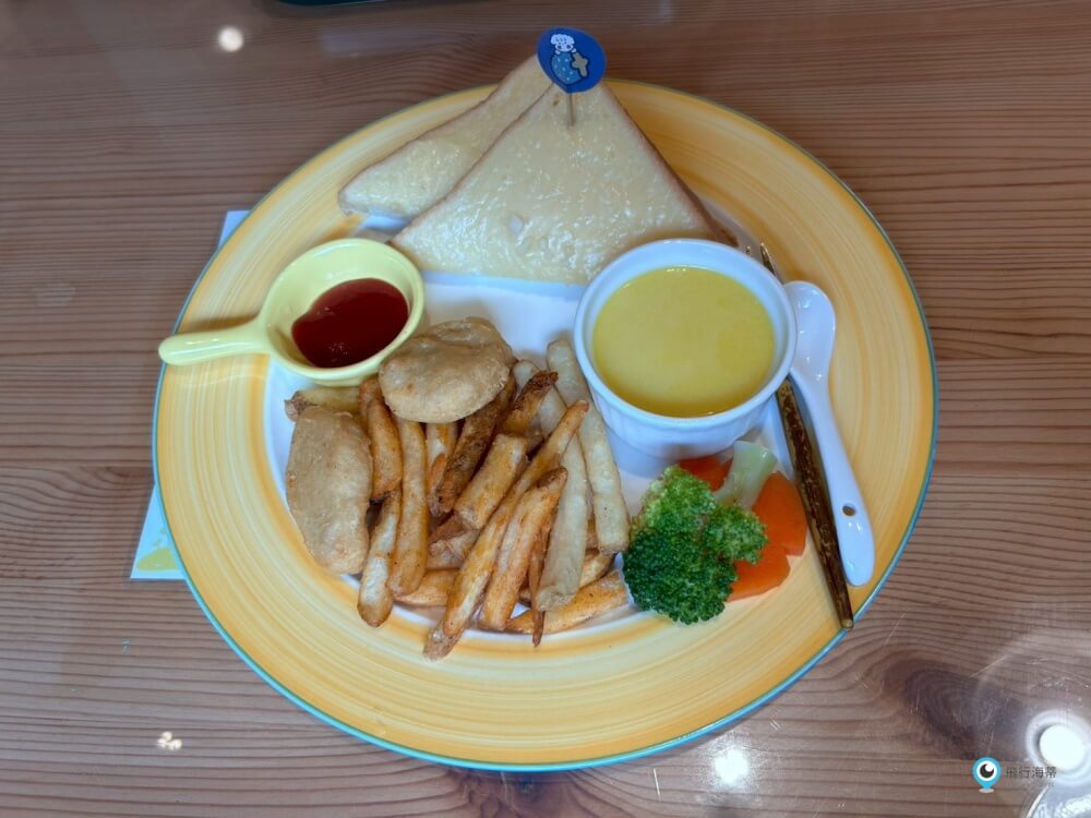 苗栗【橄欖樹咖啡民宿】走進山中秘境的鄉村小屋 轉角遇見貓咪 點燈後美到不想睡