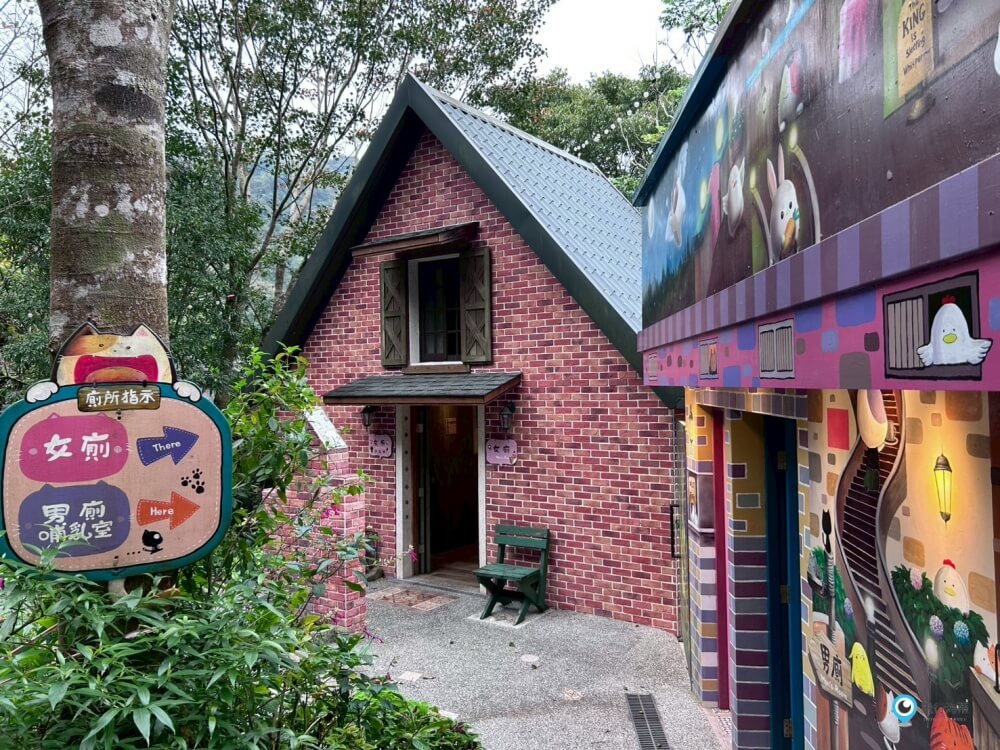 苗栗【橄欖樹咖啡民宿】走進山中秘境的鄉村小屋 轉角遇見貓咪 點燈後美到不想睡