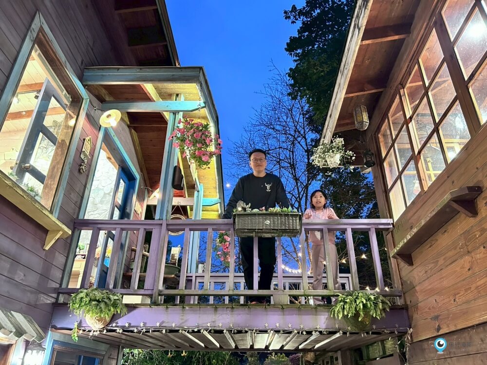 苗栗【橄欖樹咖啡民宿】走進山中秘境的鄉村小屋 轉角遇見貓咪 點燈後美到不想睡