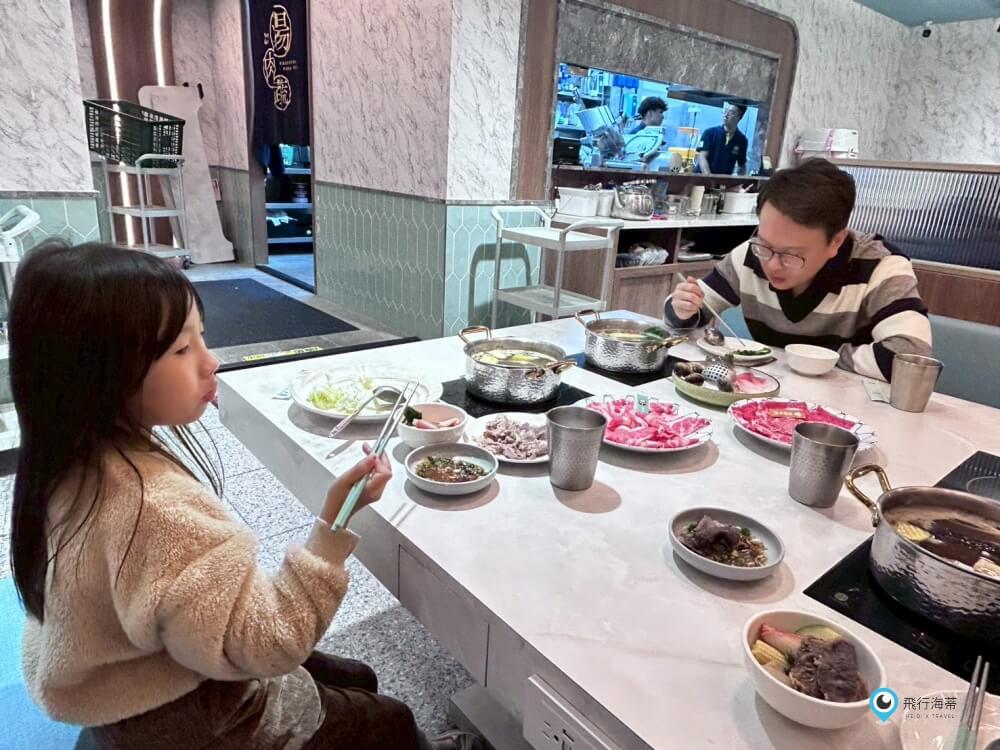 彰化【養鍋】蔬菜自助吧吃到飽火鍋 現切肉片新鮮美味 飲料選擇多 用餐環境氣氛好