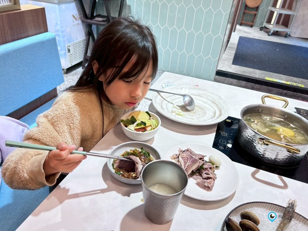 彰化【養鍋】蔬菜自助吧吃到飽火鍋 現切肉片新鮮美味 飲料選擇多 用餐環境氣氛好