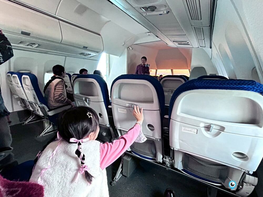 台中【中央公園遊客中心】來曼哈頓國際航廈體驗偽出國 當機長開飛機 飛機迷千萬不要錯過 - 第35張圖 台中【中央公園遊客中心】來曼哈頓國際航廈體驗偽出國 當機長開飛機 飛機迷千萬不要錯過