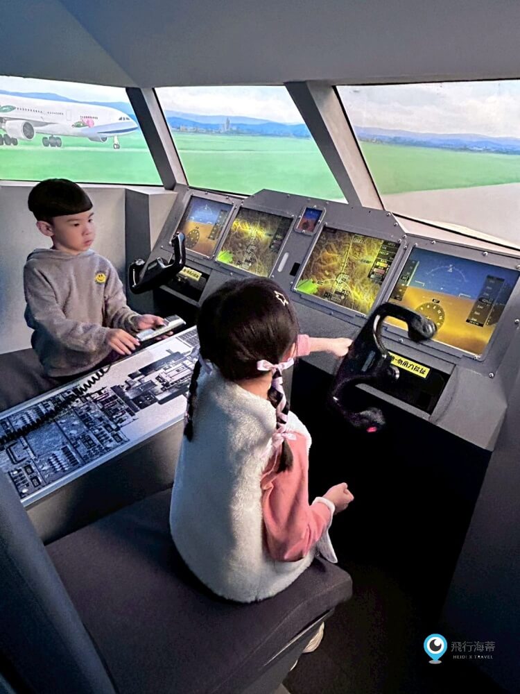 台中【中央公園遊客中心】來曼哈頓國際航廈體驗偽出國 當機長開飛機 飛機迷千萬不要錯過 - 第40張圖 台中【中央公園遊客中心】來曼哈頓國際航廈體驗偽出國 當機長開飛機 飛機迷千萬不要錯過