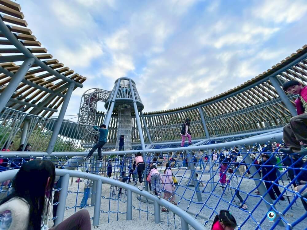 台中中央公園【飛行美樂地】特大飛碟造型溜滑梯攀爬網 滑索好刺激 小小朋友也能玩