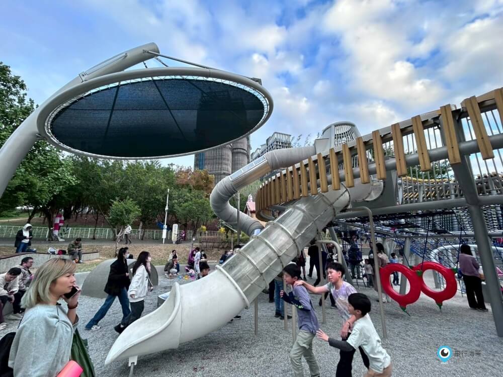 台中中央公園【飛行美樂地】特大飛碟造型溜滑梯攀爬網 滑索好刺激 小小朋友也能玩