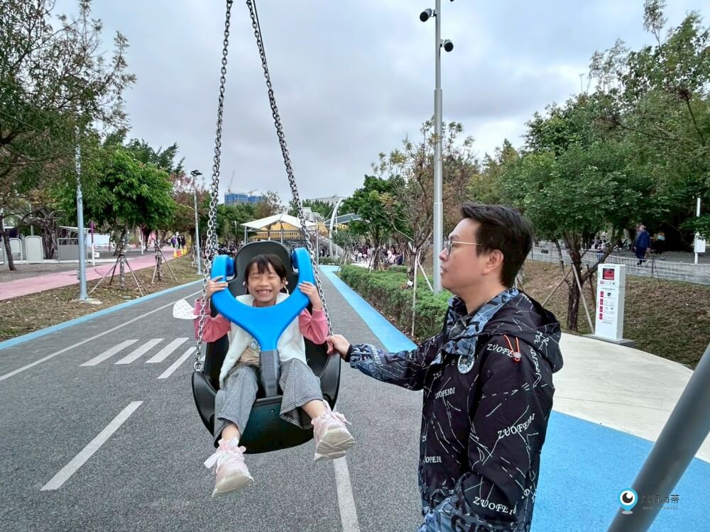 台中中央公園【飛行美樂地】特大飛碟造型溜滑梯攀爬網 滑索好刺激 小小朋友也能玩