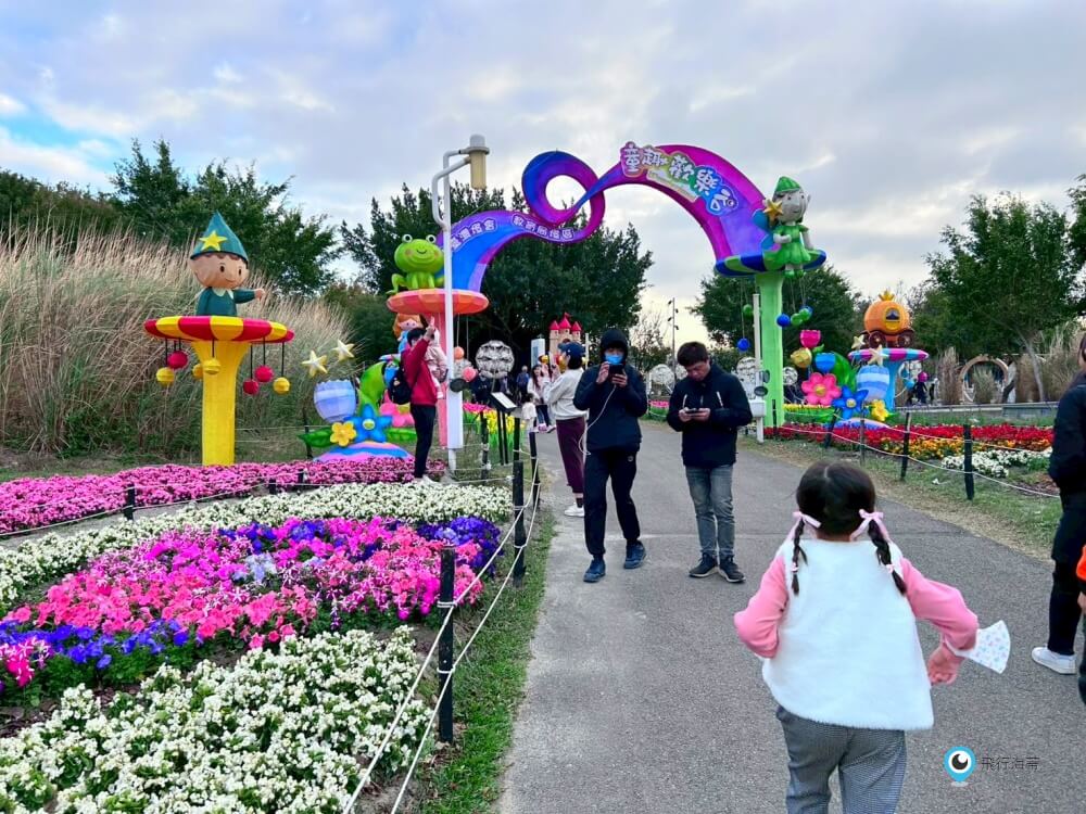台中中央公園【飛行美樂地】特大飛碟造型溜滑梯攀爬網 滑索好刺激 小小朋友也能玩