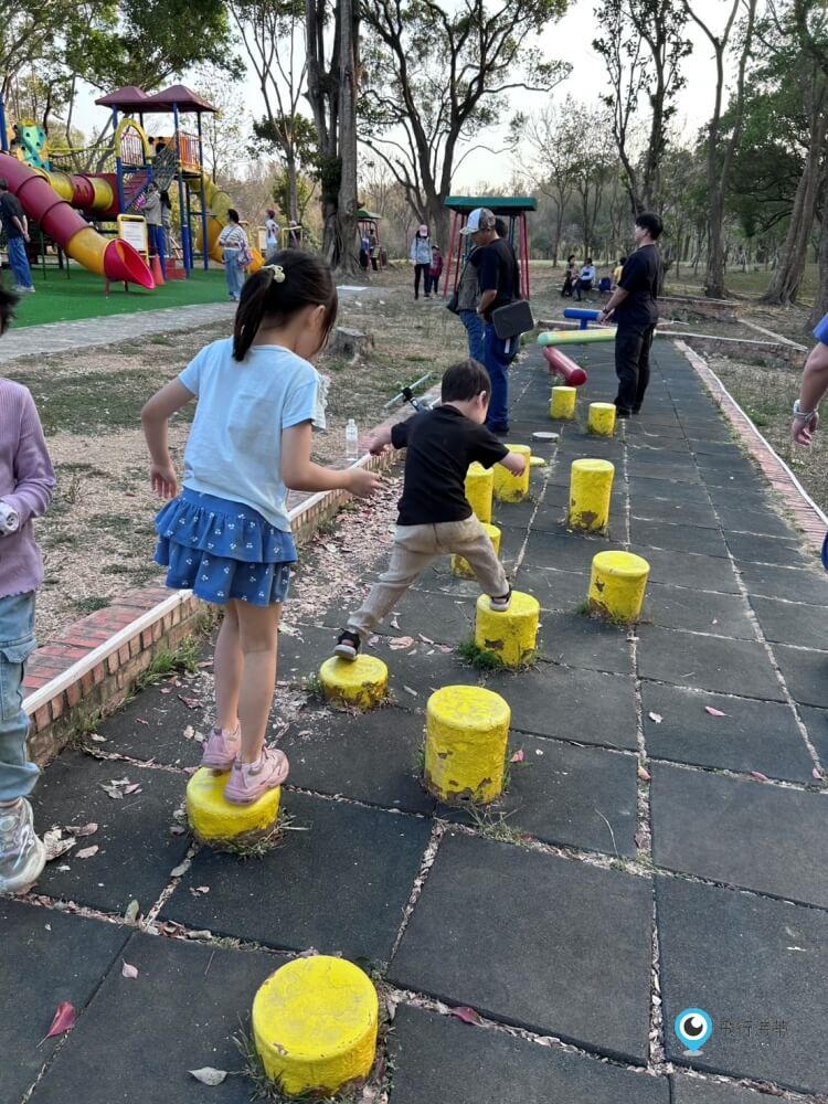 台南【走馬瀨農場】不只露營烤肉 還有彩色滑草區 稻草堆 馬術表演 熱鬧非凡