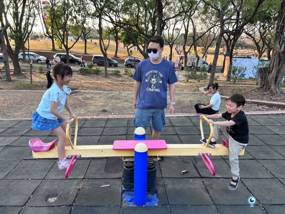 台南【走馬瀨農場】不只露營烤肉 還有彩色滑草區 稻草堆 馬術表演 熱鬧非凡